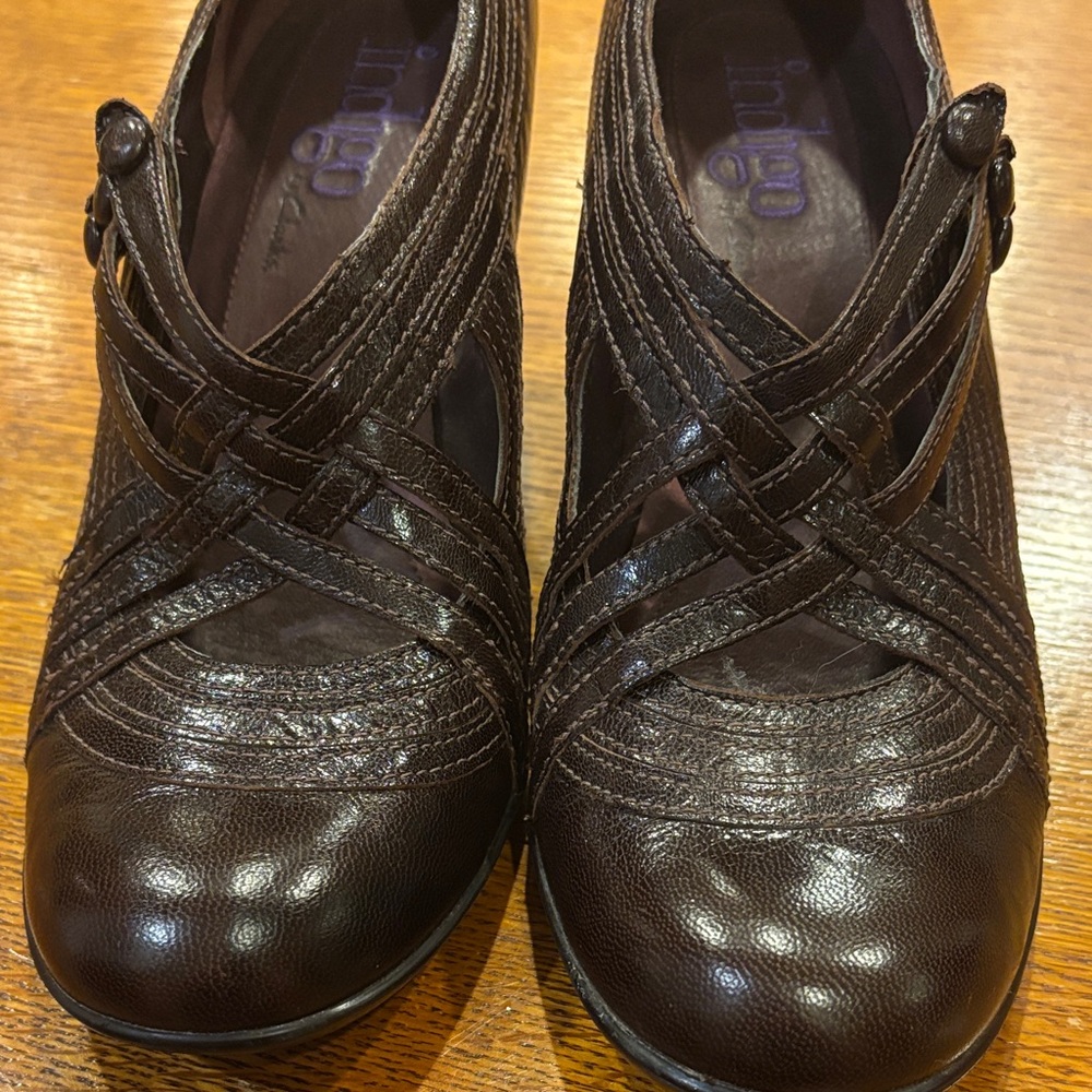 Clarks Women's Dark Brown Heels - Picture 8 of 15